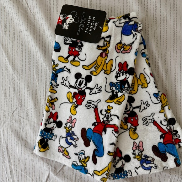 Disney Mickey Mouse and Friends Kitchen Towels Set Of 2 Minnie Donald Duck Pluto - Picture 2 of 10